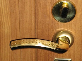 Замена дверной ручки входной двери в Ижевске